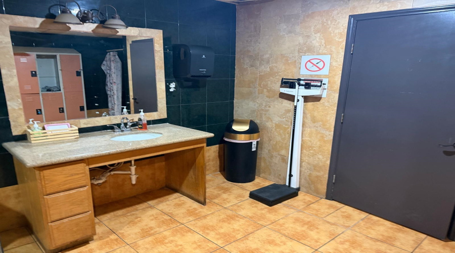 1719 Hillside Rd, Laredo, Texas 78041, 1 Room Rooms,2 BathroomsBathrooms,Commercial retail/office,For Sale,1719 Hillside Rd,20253046