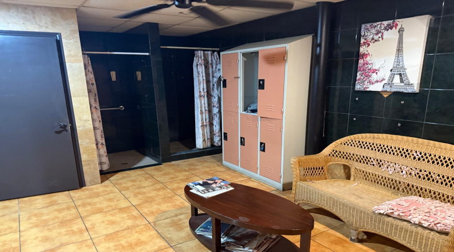 1719 Hillside Rd, Laredo, Texas 78041, 1 Room Rooms,2 BathroomsBathrooms,Commercial retail/office,For Sale,1719 Hillside Rd,20253046