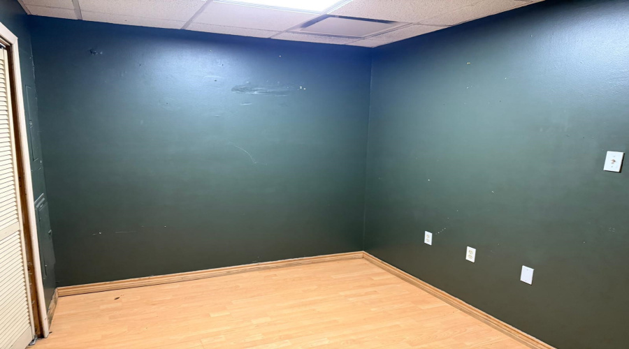 1719 Hillside Rd, Laredo, Texas 78041, 1 Room Rooms,2 BathroomsBathrooms,Commercial retail/office,For Sale,1719 Hillside Rd,20253046