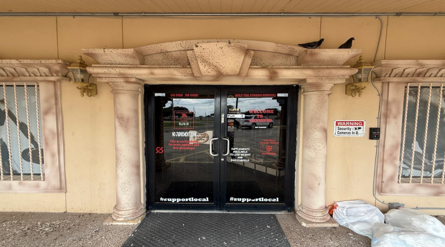 1719 Hillside Rd, Laredo, Texas 78041, 1 Room Rooms,2 BathroomsBathrooms,Commercial retail/office,For Sale,1719 Hillside Rd,20253046