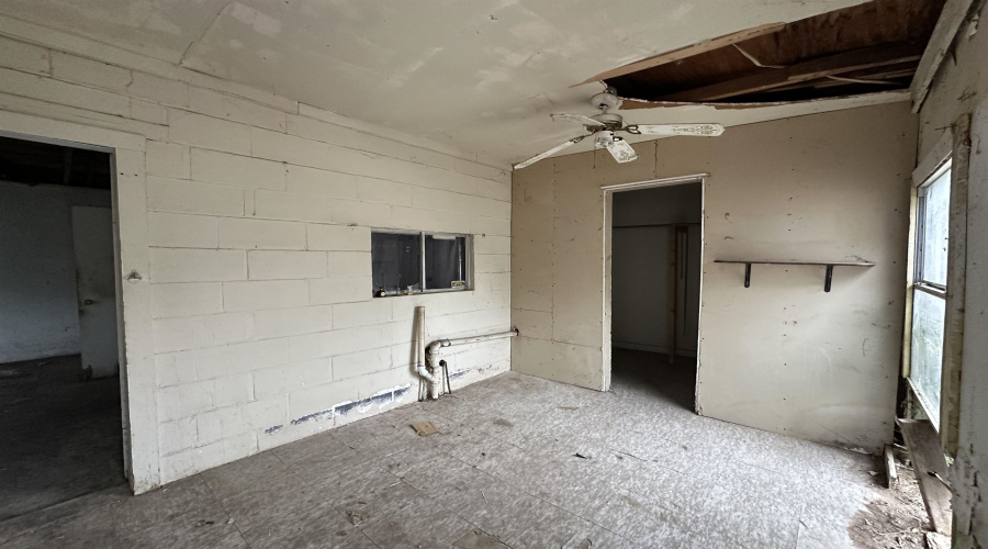 410 E Eistetter St, laredo, Texas 78041, 2 Bedrooms Bedrooms, 4 Rooms Rooms,2 BathroomsBathrooms,Residential,For Sale,410 E Eistetter St,20244795