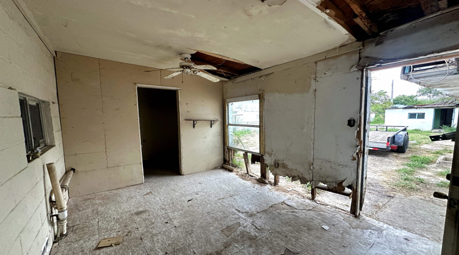 410 E Eistetter St, laredo, Texas 78041, 2 Bedrooms Bedrooms, 4 Rooms Rooms,2 BathroomsBathrooms,Residential,For Sale,410 E Eistetter St,20244795
