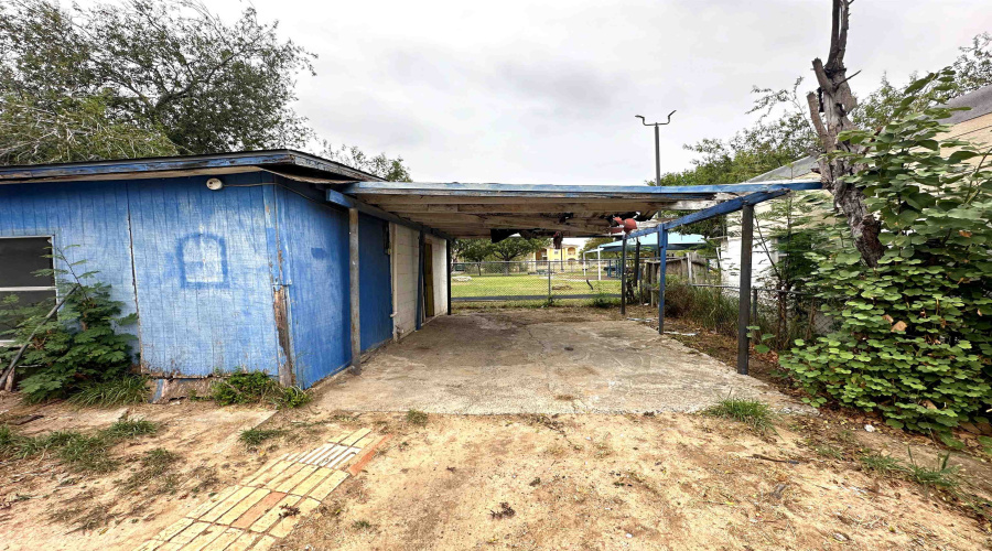 410 E Eistetter St, laredo, Texas 78041, 2 Bedrooms Bedrooms, 4 Rooms Rooms,2 BathroomsBathrooms,Residential,For Sale,410 E Eistetter St,20244795