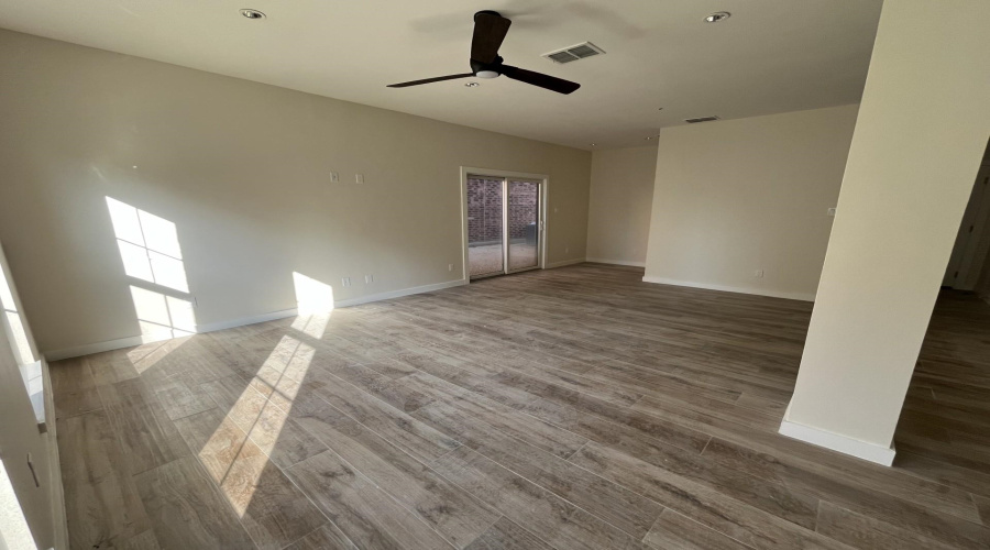 210 Veracruz Dr., Laredo, Texas 78045, 3 Bedrooms Bedrooms, 5 Rooms Rooms,2 BathroomsBathrooms,Residential,For Sale,210 Veracruz Dr.,20245003