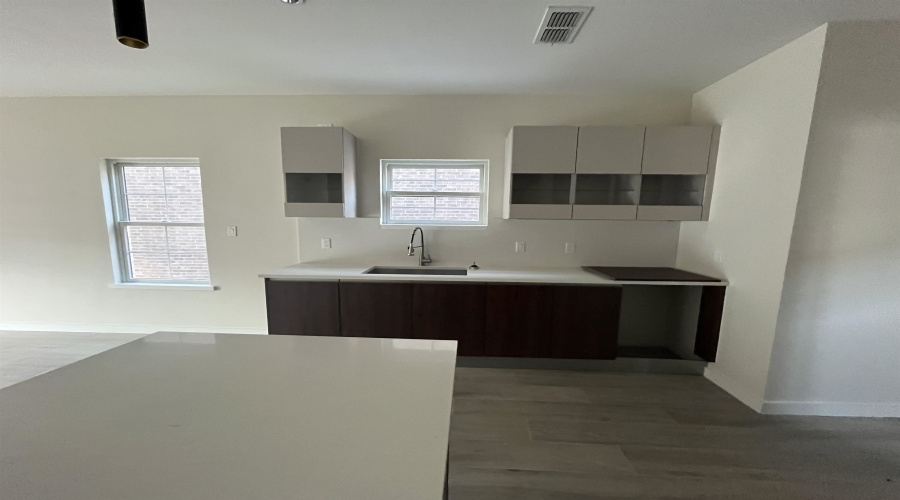 210 Veracruz Dr., Laredo, Texas 78045, 3 Bedrooms Bedrooms, 5 Rooms Rooms,2 BathroomsBathrooms,Residential,For Sale,210 Veracruz Dr.,20245013