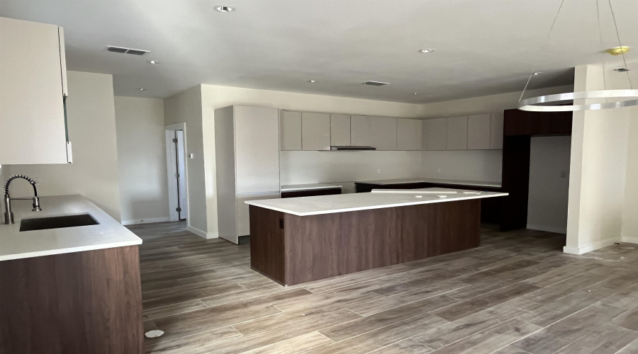 210 Veracruz Dr., Laredo, Texas 78045, 3 Bedrooms Bedrooms, 5 Rooms Rooms,2 BathroomsBathrooms,Residential,For Sale,210 Veracruz Dr.,20245014