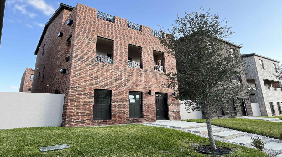 210 Veracruz Dr., Laredo, Texas 78045, 3 Bedrooms Bedrooms, 5 Rooms Rooms,2 BathroomsBathrooms,Residential,For Sale,210 Veracruz Dr.,20245014