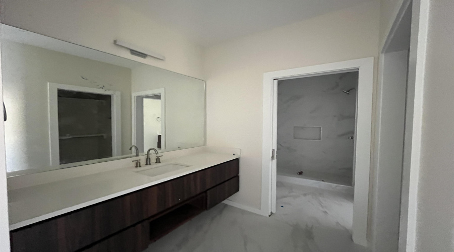 210 Veracruz Dr., Laredo, Texas 78045, 3 Bedrooms Bedrooms, 5 Rooms Rooms,2 BathroomsBathrooms,Residential,For Sale,210 Veracruz Dr.,20245014