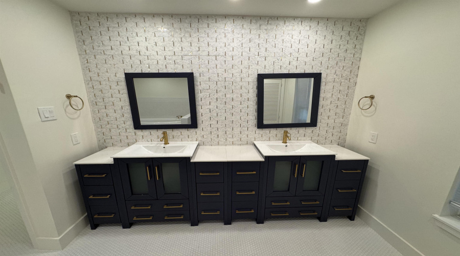 13 Royale Cir, Laredo, Texas 78041, 3 Bedrooms Bedrooms, 8 Rooms Rooms,2 BathroomsBathrooms,Residential,For Sale,13 Royale Cir,20251138