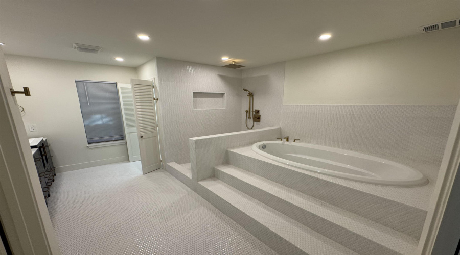 13 Royale Cir, Laredo, Texas 78041, 3 Bedrooms Bedrooms, 8 Rooms Rooms,2 BathroomsBathrooms,Residential,For Sale,13 Royale Cir,20251138