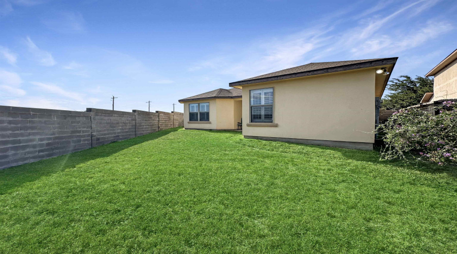 6101 Fraile Dr, Laredo, Texas 78043, 4 Bedrooms Bedrooms, 6 Rooms Rooms,2 BathroomsBathrooms,Residential,For Sale,6101 Fraile Dr,20252464