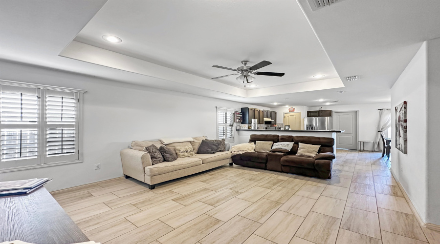 6101 Fraile Dr, Laredo, Texas 78043, 4 Bedrooms Bedrooms, 6 Rooms Rooms,2 BathroomsBathrooms,Residential,For Sale,6101 Fraile Dr,20252464