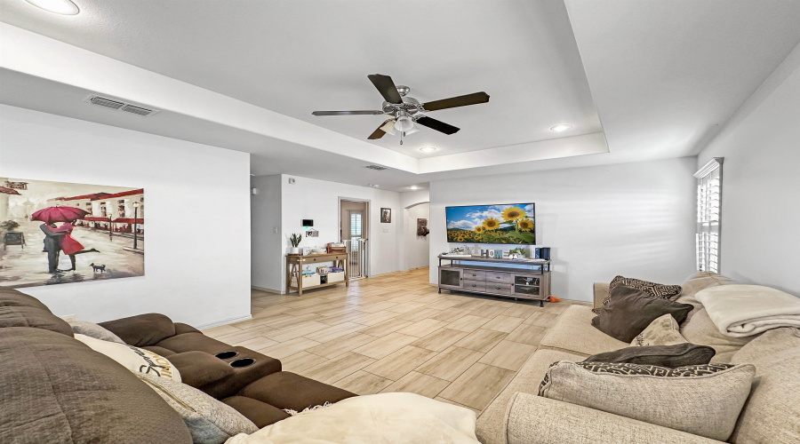 6101 Fraile Dr, Laredo, Texas 78043, 4 Bedrooms Bedrooms, 6 Rooms Rooms,2 BathroomsBathrooms,Residential,For Sale,6101 Fraile Dr,20252464