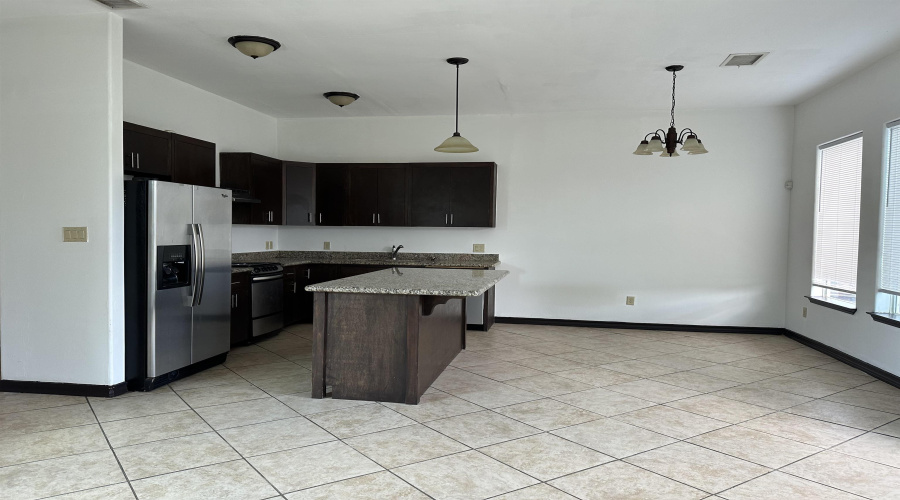 7601 King Arthurs Ct, LAREDO, Texas 78041, 3 Bedrooms Bedrooms, 5 Rooms Rooms,2 BathroomsBathrooms,Residential,For Rent,7601 King Arthurs Ct,20252966