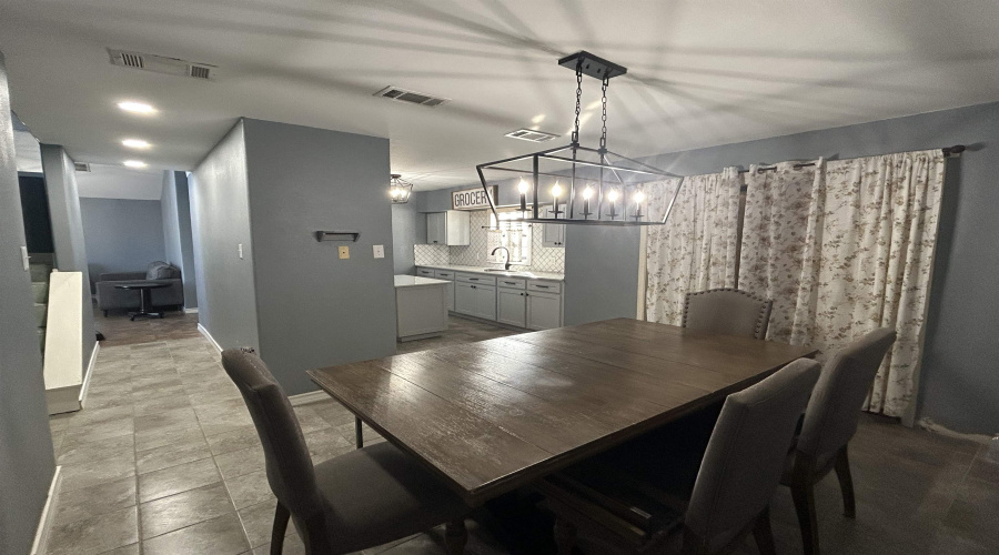 2719 1/2 Santa Clara St, Laredo, Texas 78046-5822, 3 Bedrooms Bedrooms, 8 Rooms Rooms,5 BathroomsBathrooms,Residential,For Sale,2719 1/2 Santa Clara St,20253015