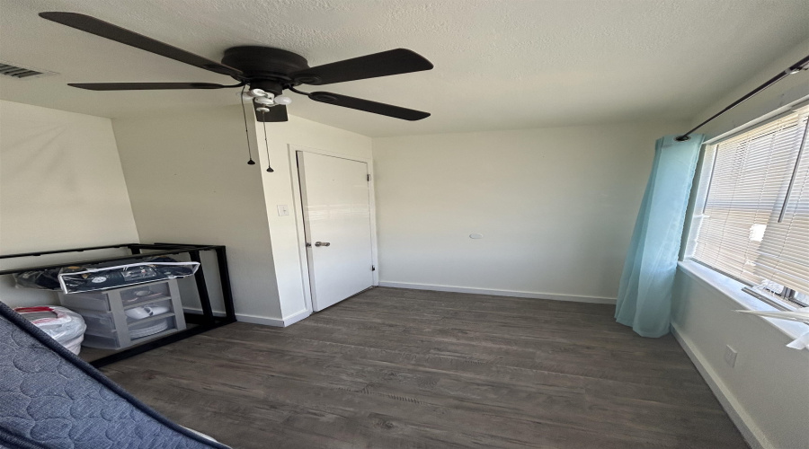 2719 1/2 Santa Clara St, Laredo, Texas 78046-5822, 3 Bedrooms Bedrooms, 8 Rooms Rooms,5 BathroomsBathrooms,Residential,For Sale,2719 1/2 Santa Clara St,20253015