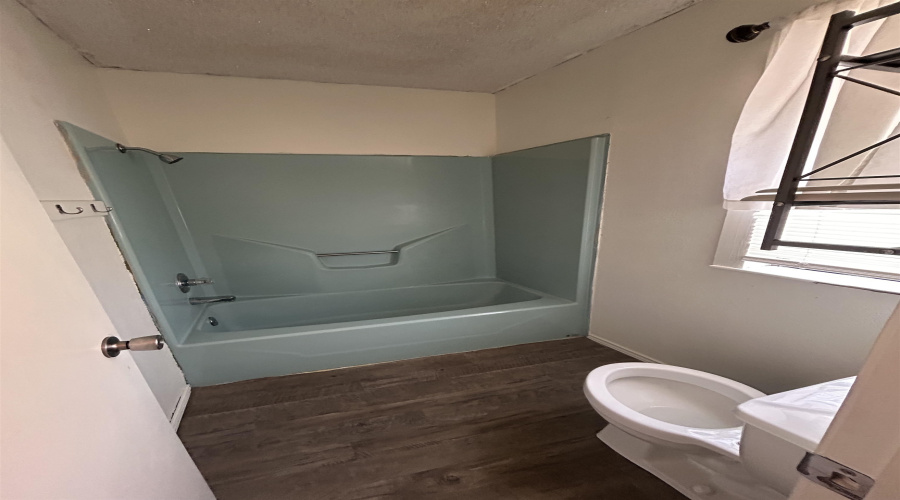 2719 1/2 Santa Clara St, Laredo, Texas 78046-5822, 3 Bedrooms Bedrooms, 8 Rooms Rooms,5 BathroomsBathrooms,Residential,For Sale,2719 1/2 Santa Clara St,20253015