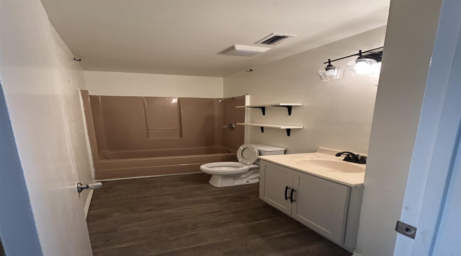 2719 1/2 Santa Clara St, Laredo, Texas 78046-5822, 3 Bedrooms Bedrooms, 8 Rooms Rooms,5 BathroomsBathrooms,Residential,For Sale,2719 1/2 Santa Clara St,20253015