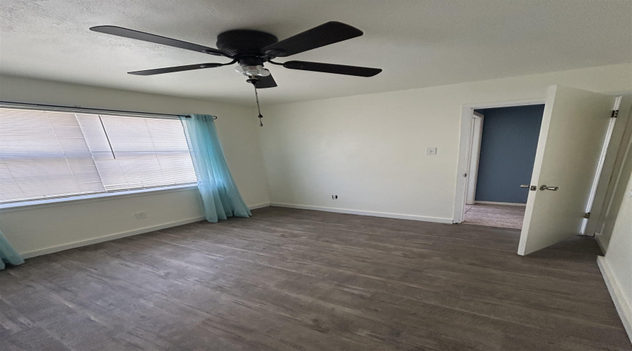 2719 1/2 Santa Clara St, Laredo, Texas 78046-5822, 3 Bedrooms Bedrooms, 8 Rooms Rooms,5 BathroomsBathrooms,Residential,For Sale,2719 1/2 Santa Clara St,20253015