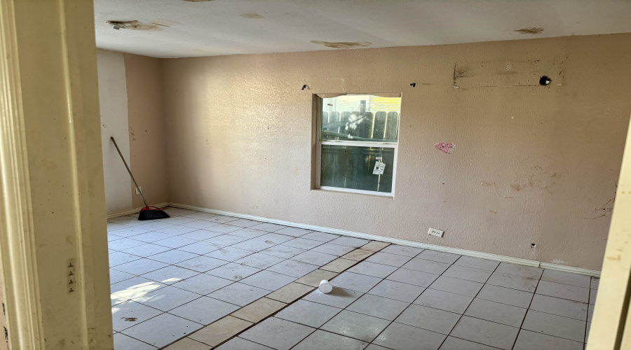 410 Grant St, Laredo, Texas 78040, 2 Bedrooms Bedrooms, 4 Rooms Rooms,1 BathroomBathrooms,Residential,For Sale,410 Grant St,20253018