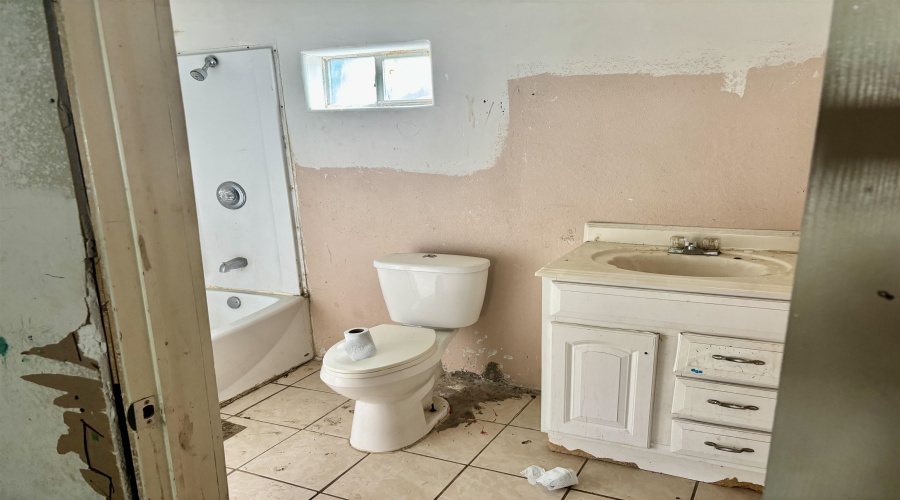 410 Grant St, Laredo, Texas 78040, 2 Bedrooms Bedrooms, 4 Rooms Rooms,1 BathroomBathrooms,Residential,For Sale,410 Grant St,20253018