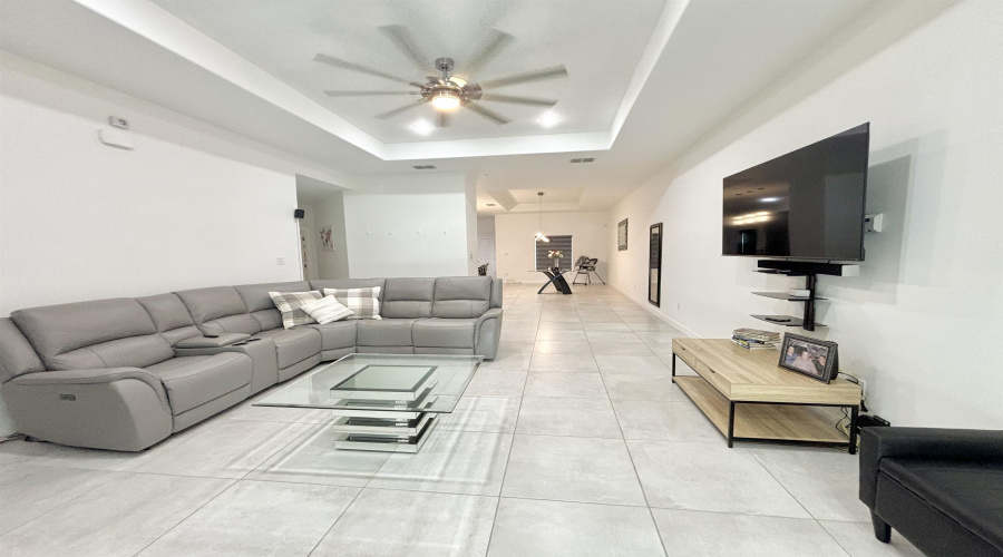 621 Journey Loop, Laredo, Texas 78045, 3 Bedrooms Bedrooms, 6 Rooms Rooms,2 BathroomsBathrooms,Residential,For Sale,621 Journey Loop,20253035