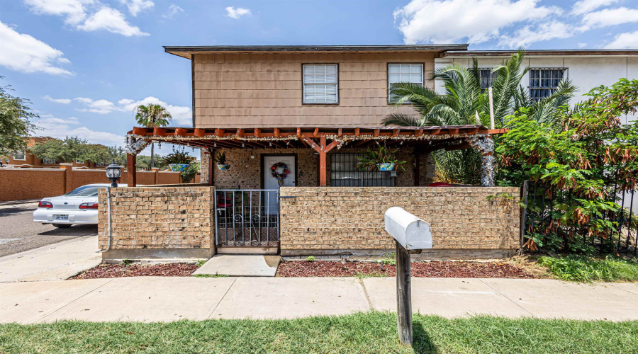 2502 E Montgomery St, Laredo, Texas 78043, 3 Bedrooms Bedrooms, 7 Rooms Rooms,3 BathroomsBathrooms,Residential,For Sale,2502 E Montgomery St,20253065