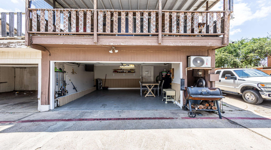 2502 E Montgomery St, Laredo, Texas 78043, 3 Bedrooms Bedrooms, 7 Rooms Rooms,3 BathroomsBathrooms,Residential,For Sale,2502 E Montgomery St,20253065