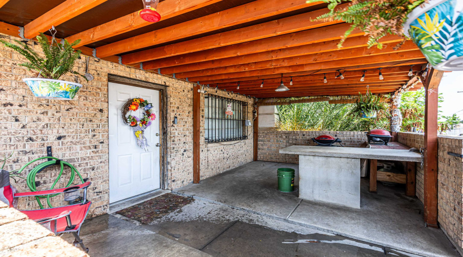 2502 E Montgomery St, Laredo, Texas 78043, 3 Bedrooms Bedrooms, 7 Rooms Rooms,3 BathroomsBathrooms,Residential,For Sale,2502 E Montgomery St,20253065