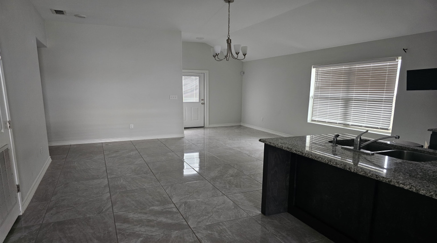 5412 Capilla St., laredo, Texas 78046, 3 Bedrooms Bedrooms, 5 Rooms Rooms,2 BathroomsBathrooms,Residential,For Rent,5412 Capilla St.,20253069