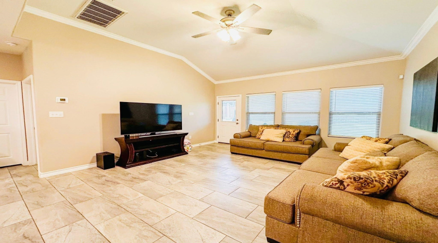 1622 Alborada Dr., LAREDO, Texas 78045, 4 Bedrooms Bedrooms, 6 Rooms Rooms,2 BathroomsBathrooms,Residential,For Sale,1622 Alborada Dr.,20253073