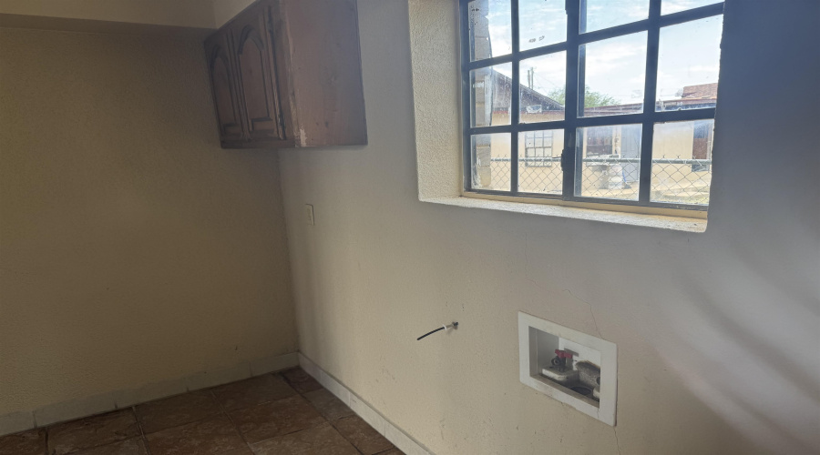 2816 Chestnut St, Laredo, Texas 78046, 3 Bedrooms Bedrooms, 5 Rooms Rooms,2 BathroomsBathrooms,Residential,For Rent,2816 Chestnut St,20253078