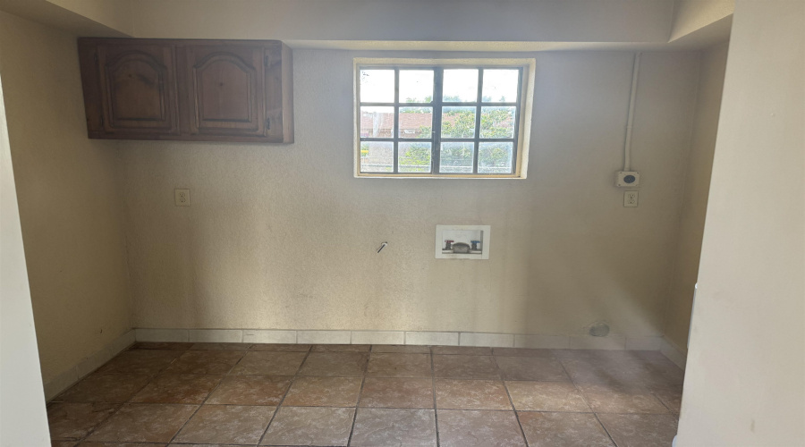 2816 Chestnut St, Laredo, Texas 78046, 3 Bedrooms Bedrooms, 5 Rooms Rooms,2 BathroomsBathrooms,Residential,For Rent,2816 Chestnut St,20253078