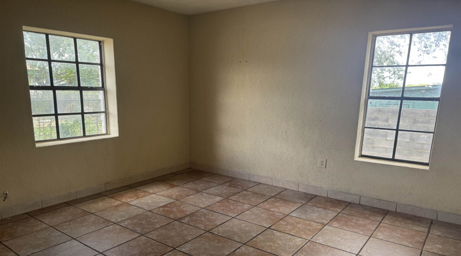 2816 Chestnut St, Laredo, Texas 78046, 3 Bedrooms Bedrooms, 5 Rooms Rooms,2 BathroomsBathrooms,Residential,For Rent,2816 Chestnut St,20253078