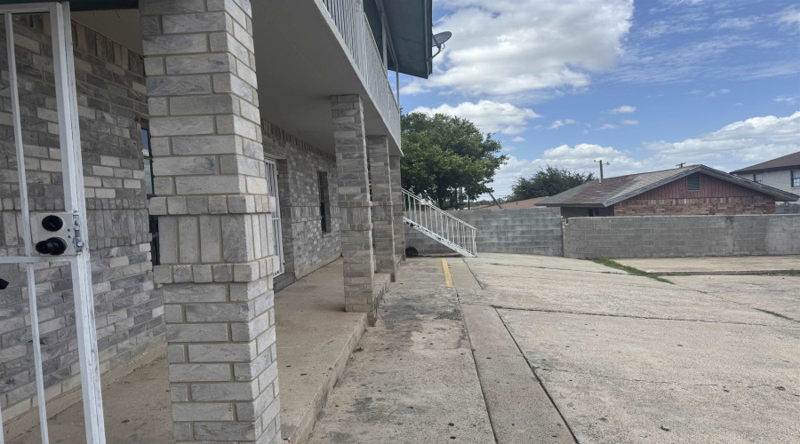2816 Chestnut St, Laredo, Texas 78046, 3 Bedrooms Bedrooms, 5 Rooms Rooms,2 BathroomsBathrooms,Residential,For Rent,2816 Chestnut St,20253078