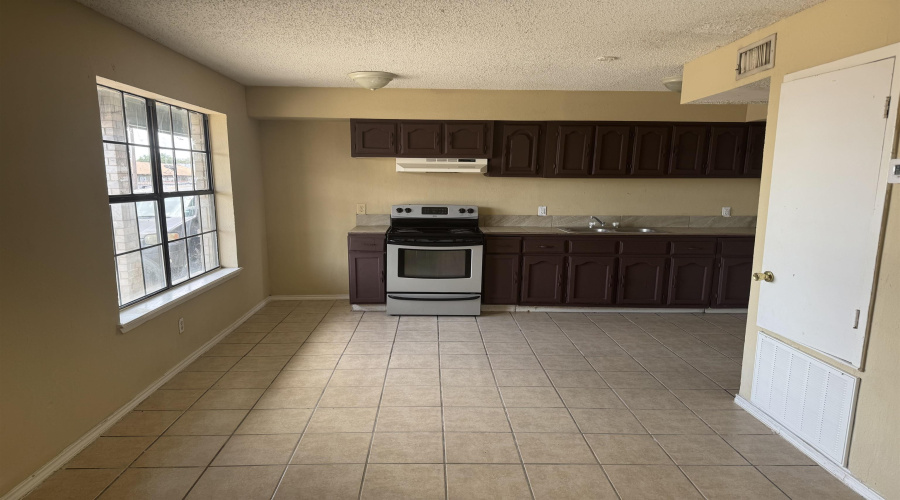 2816 Chestnut St, Laredo, Texas 78046, 3 Bedrooms Bedrooms, 5 Rooms Rooms,2 BathroomsBathrooms,Residential,For Rent,2816 Chestnut St,20253078
