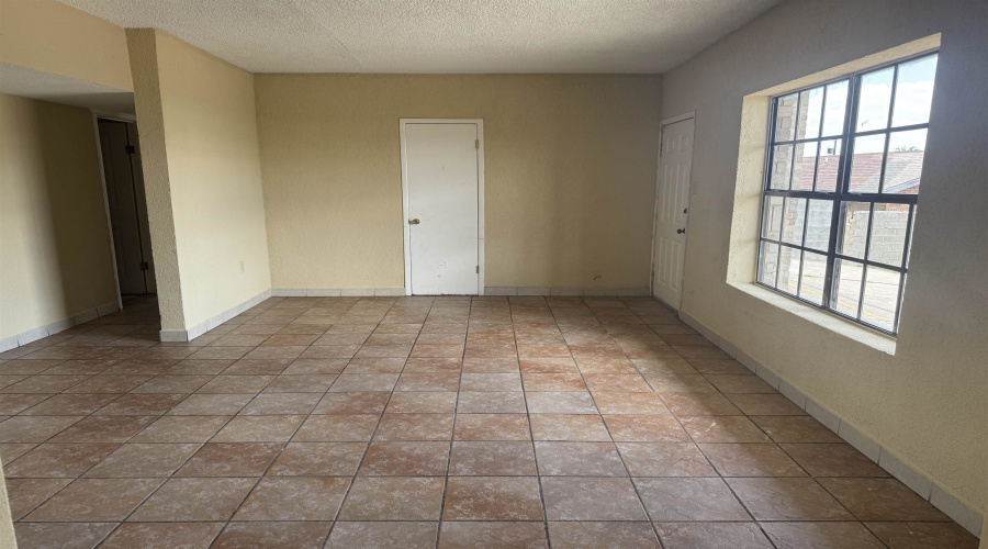 2816 Chestnut St, Laredo, Texas 78046, 3 Bedrooms Bedrooms, 5 Rooms Rooms,2 BathroomsBathrooms,Residential,For Rent,2816 Chestnut St,20253078