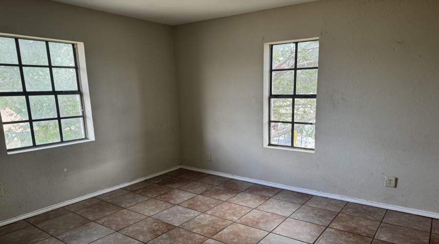 2816 Chestnut St, Laredo, Texas 78046, 3 Bedrooms Bedrooms, 5 Rooms Rooms,2 BathroomsBathrooms,Residential,For Rent,2816 Chestnut St,20253081