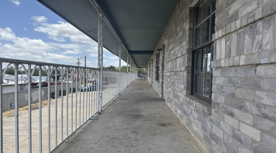 2816 Chestnut St, Laredo, Texas 78046, 3 Bedrooms Bedrooms, 5 Rooms Rooms,2 BathroomsBathrooms,Residential,For Rent,2816 Chestnut St,20253081