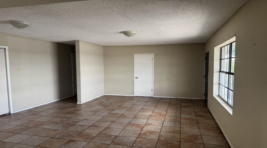 2816 Chestnut St, Laredo, Texas 78046, 3 Bedrooms Bedrooms, 5 Rooms Rooms,2 BathroomsBathrooms,Residential,For Rent,2816 Chestnut St,20253081
