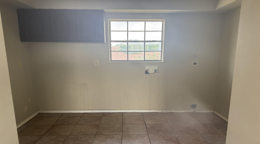 2816 Chestnut St, Laredo, Texas 78046, 3 Bedrooms Bedrooms, 5 Rooms Rooms,2 BathroomsBathrooms,Residential,For Rent,2816 Chestnut St,20253081