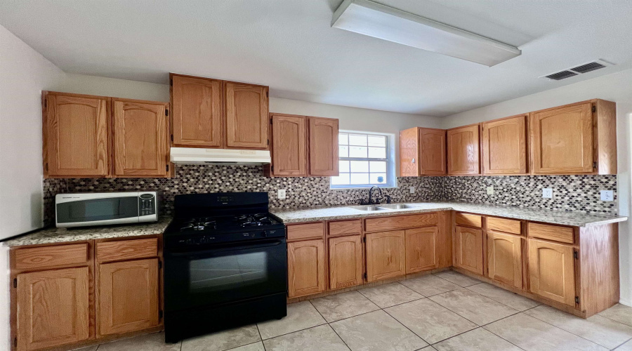 3619 Aguanieve Dr., Laredo, Texas 78046, 3 Bedrooms Bedrooms, 6 Rooms Rooms,2 BathroomsBathrooms,Residential,For Sale,3619 Aguanieve Dr.,20253085