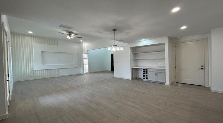113 Balmorhea Dr., Laredo, Texas 78045, 3 Bedrooms Bedrooms, 6 Rooms Rooms,2 BathroomsBathrooms,Residential,For Sale,113 Balmorhea Dr.,20253104