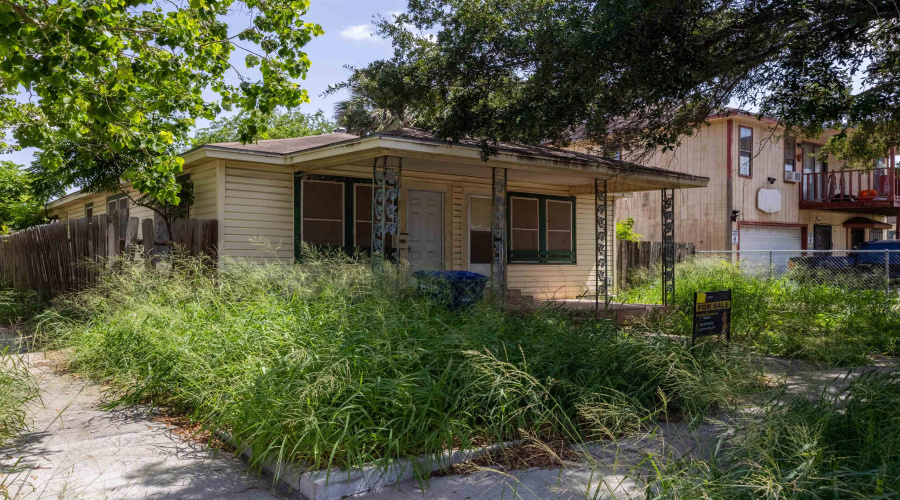 1724 Craig Ave., Corpus Christi, Texas 78404-3542, 2 Bedrooms Bedrooms, 4 Rooms Rooms,1 BathroomBathrooms,Residential,For Sale,1724 Craig Ave.,20253110