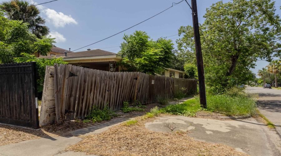 1724 Craig Ave., Corpus Christi, Texas 78404-3542, 2 Bedrooms Bedrooms, 4 Rooms Rooms,1 BathroomBathrooms,Residential,For Sale,1724 Craig Ave.,20253110