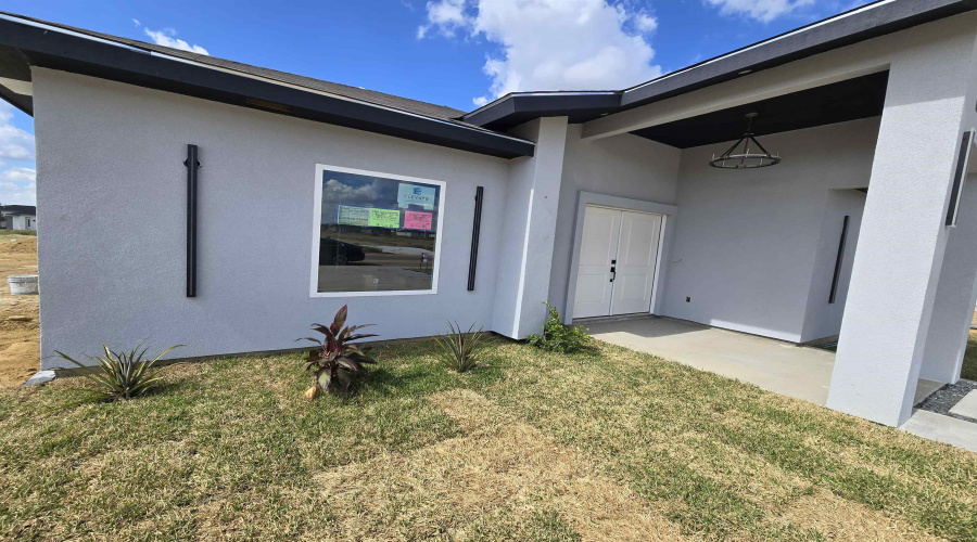 5062 Luna Grande Lp., Laredo, Texas 78046, 3 Bedrooms Bedrooms, 5 Rooms Rooms,2 BathroomsBathrooms,Residential,For Sale,5062 Luna Grande Lp.,20252717