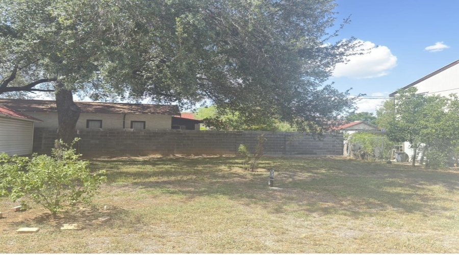 1414 Garfield St, Laredo, Texas 78040, 2 Bedrooms Bedrooms, 5 Rooms Rooms,1 BathroomBathrooms,Residential,For Sale,1414 Garfield St,20253128