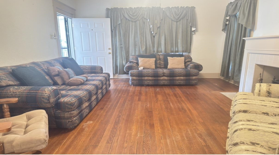 1414 Garfield St, Laredo, Texas 78040, 2 Bedrooms Bedrooms, 5 Rooms Rooms,1 BathroomBathrooms,Residential,For Sale,1414 Garfield St,20253128