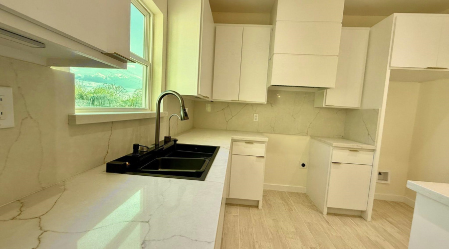 5045 Los Caballos Lp., Laredo, Texas 78046, 3 Bedrooms Bedrooms, 6 Rooms Rooms,2 BathroomsBathrooms,Residential,For Sale,5045 Los Caballos Lp.,20252726