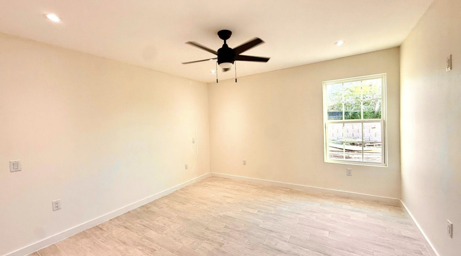 5045 Los Caballos Lp., Laredo, Texas 78046, 3 Bedrooms Bedrooms, 6 Rooms Rooms,2 BathroomsBathrooms,Residential,For Sale,5045 Los Caballos Lp.,20252726